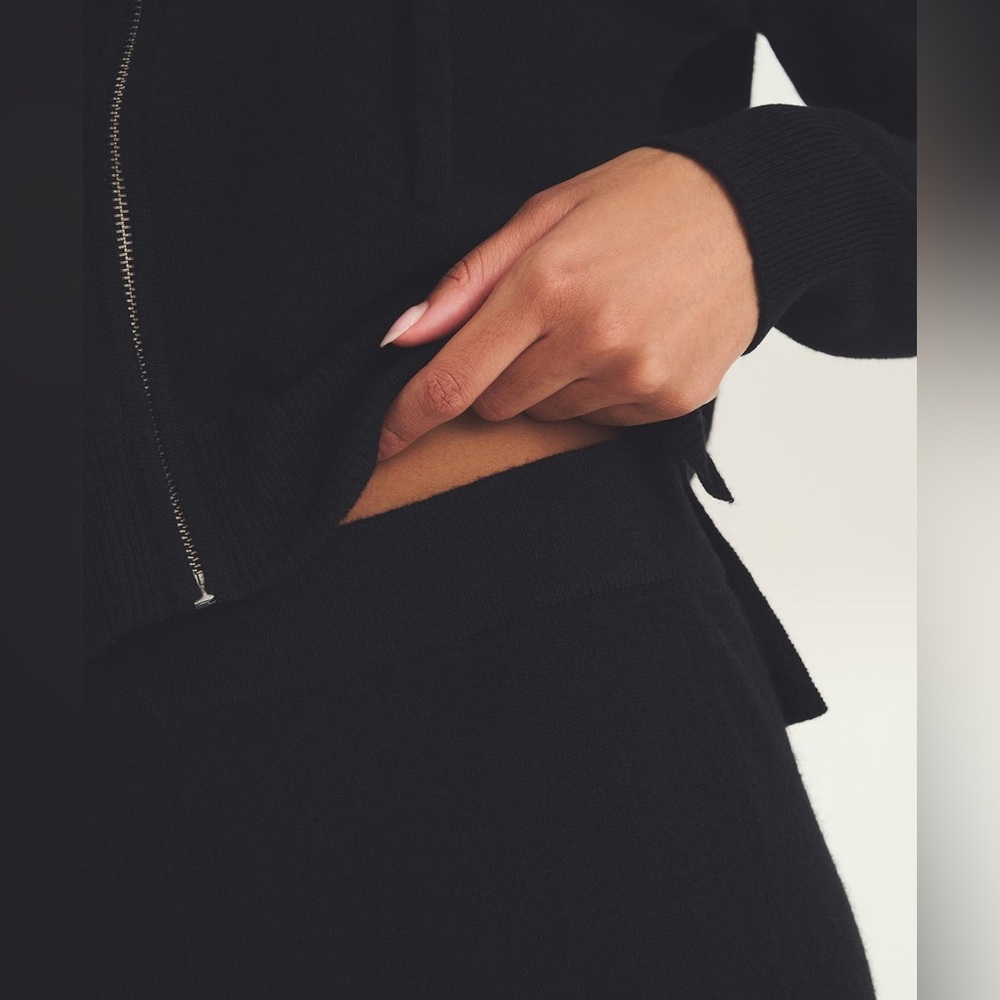 NAADAM - Signature Cashmere Cropped Zip Up Hoodie in Black - Picture 5 of 11